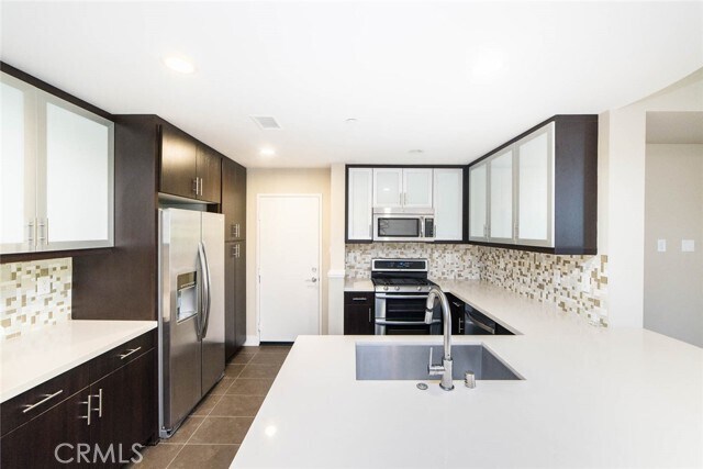 11 Empire Dr