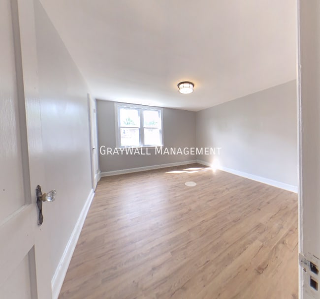 Photo - 480 Westmont Dr