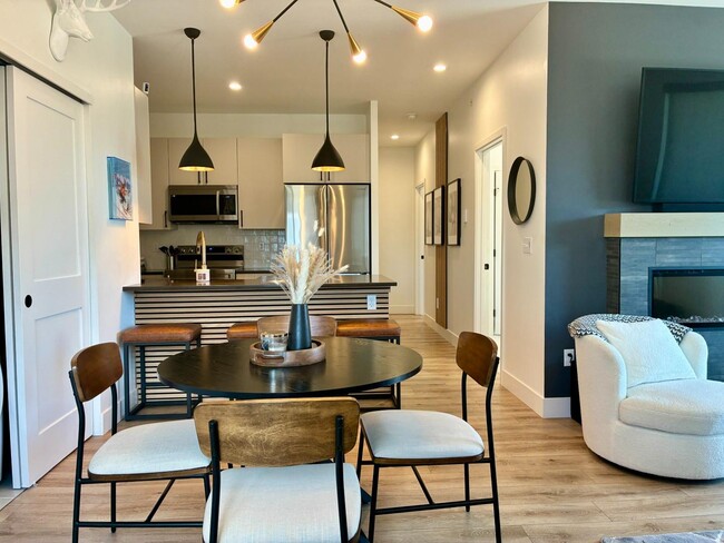 Photo - 401 W Meadow Mile