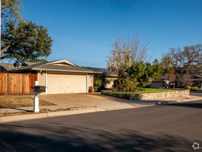 Building Photo - Downtown Rental