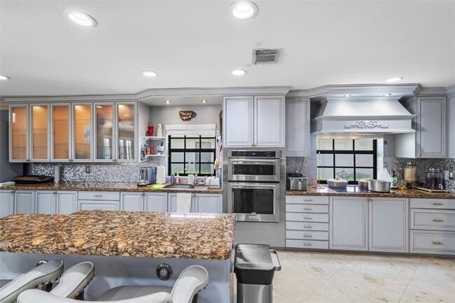 Building Photo - 5223 Deerhurst Crescent Cir