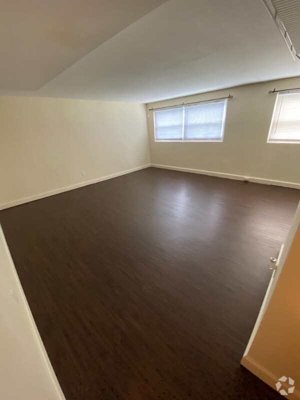 Rentals under 800 near Shrewsbury MO 695 Rentals