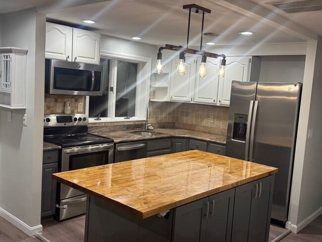 Building Photo - 8 Rustlewood Dr Unit 1