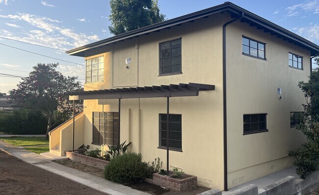 854 E Mendocino St