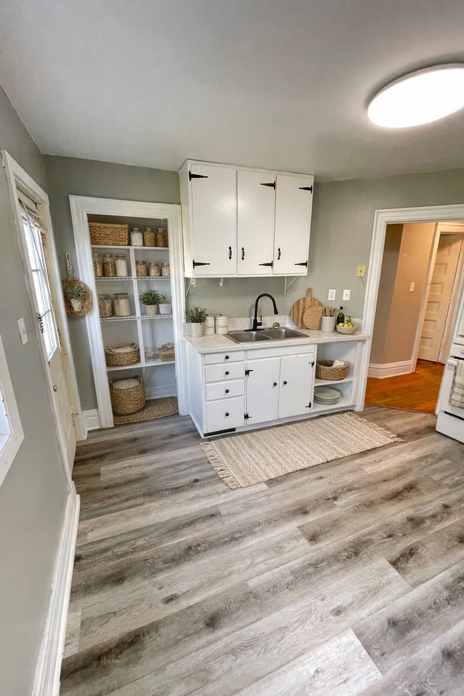 Photo - 2315 Oakes Ave Unit Upper