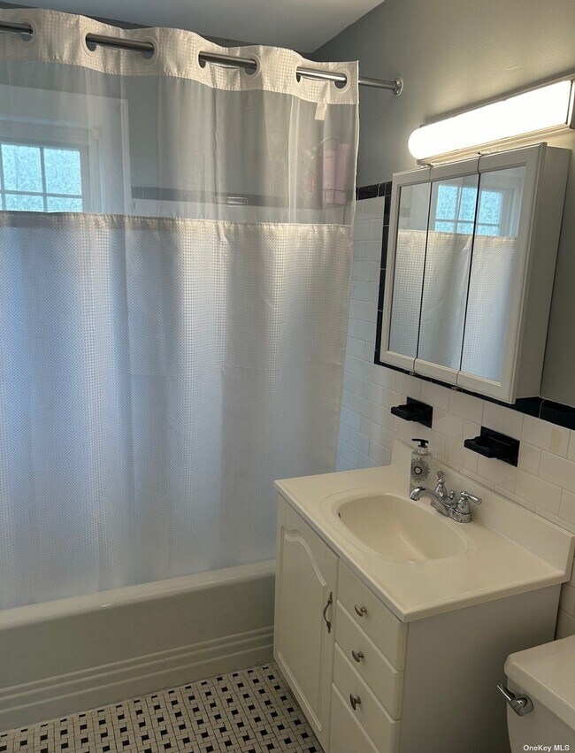 67 Madison Ave Townhome Townhome Rental in Westbury NY