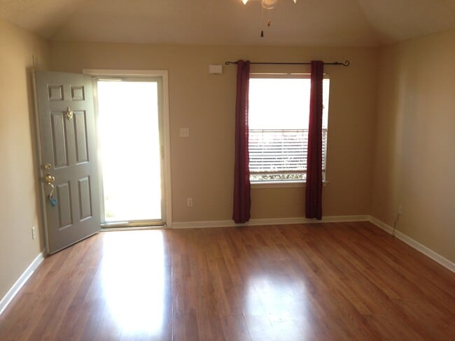 Photo - Great 3br/2ba Cordova home. Fenced backyard and eat in kitchen. Pets are welcome, fees apply.