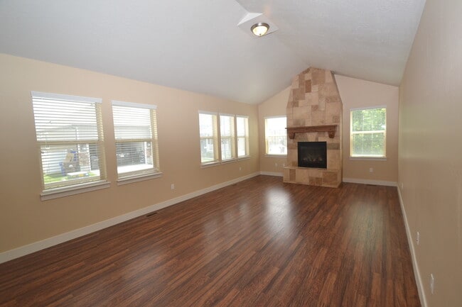 Photo - Cozy 2 Bedroom 2 Bath Home in Midvale!!!