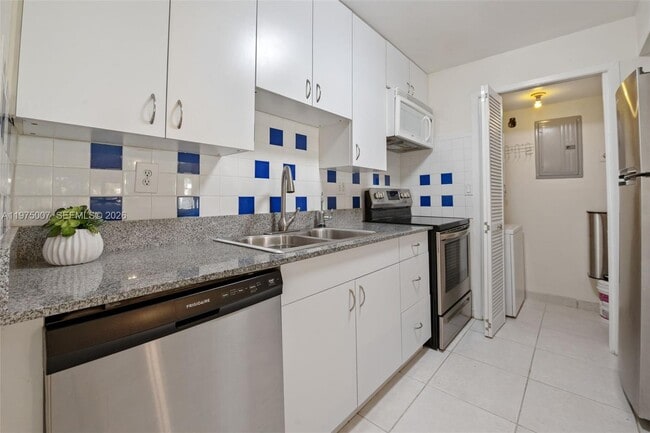 Photo - 303 Racquet Club Rd Unit 204