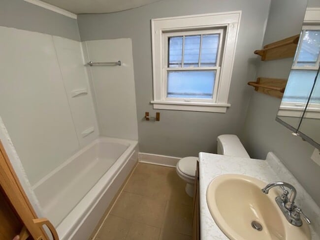 Photo - Bright 3BR+2BA Bungalow by Downtown