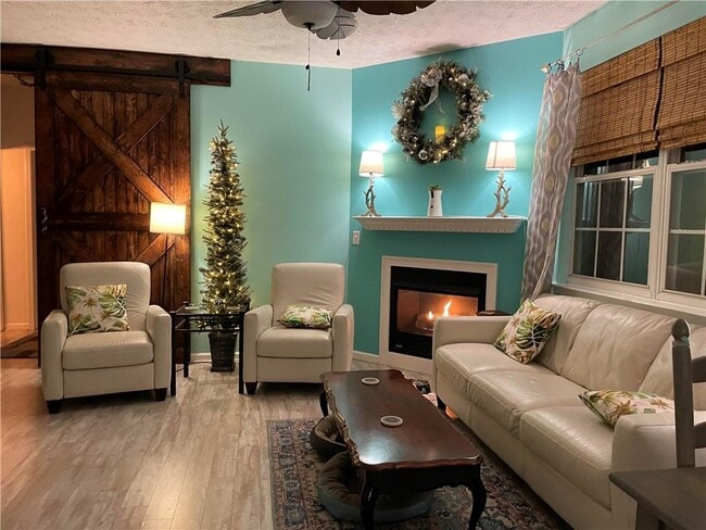 Photo - 968 Windcroft Cir NW