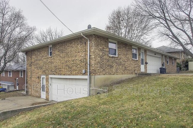 Building Photo - 9519 E 18 St S