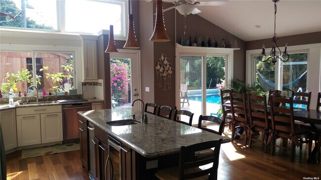 352 Surf Rd