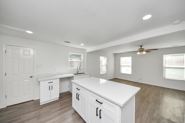 Photo - 7004 Conley St