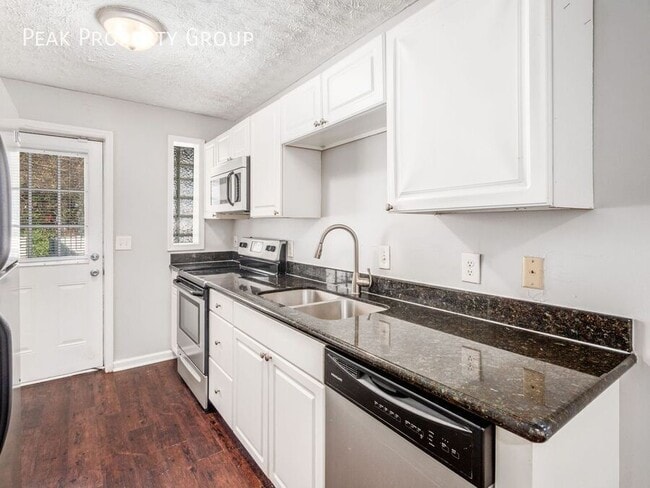 Photo - 421 E Mithoff St