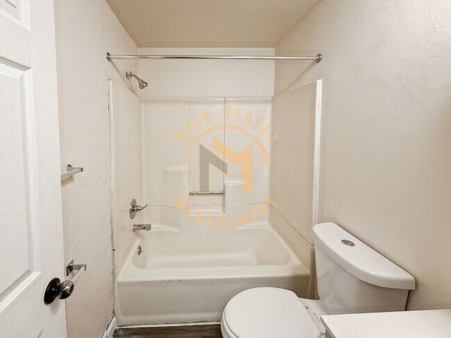 Photo - Central Air! 3 Bed 1 Bath Duplex