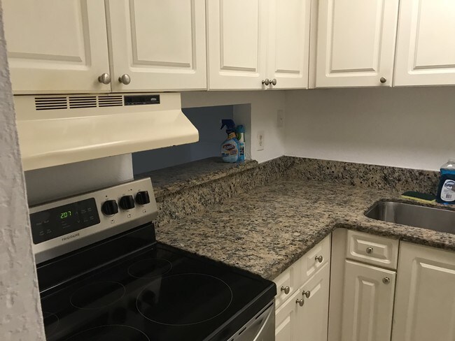 9445 SW 76th St Unit U1