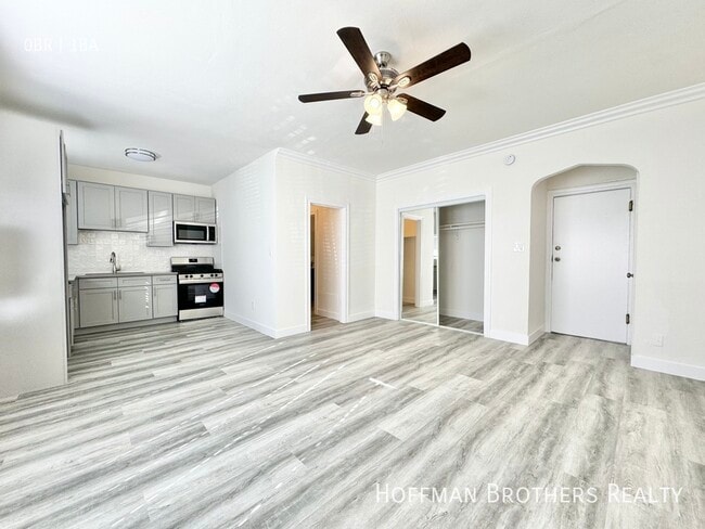 Photo - 1056 Normandie Ave Unidad 203