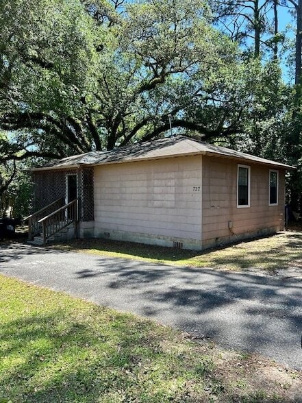 Photo - 727 California St