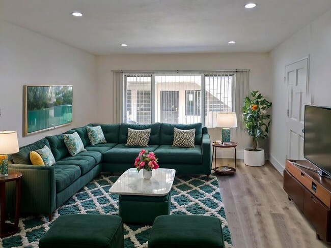 Photo - 7535 Norton Ave Apartamento Unidad 3
