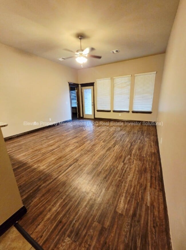 Photo - 2215 Kintyre Rd