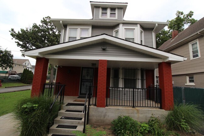 Photo - 3215 Charlotte St