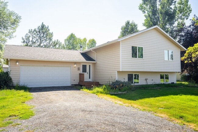 Photo - 4 Bed, 2 Ba + office and large family room!