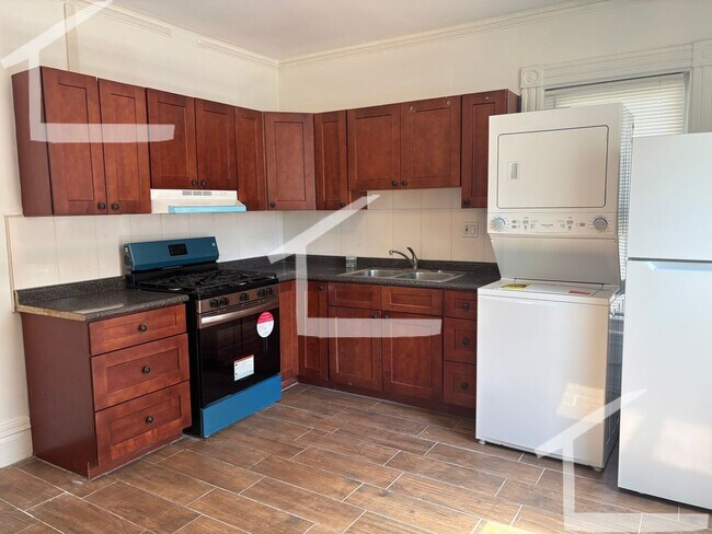 Building Photo - Amazing 4 bed 2 bath in Lower Allston....