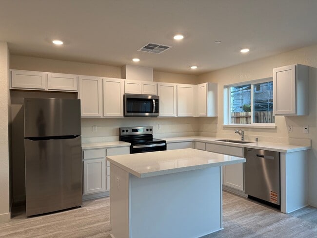 Photo - 4 Bed 2.5 Ba 2 Story 2 Car