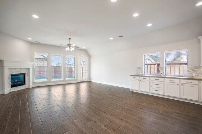 Building Photo - 7845 Charter Hill Dr