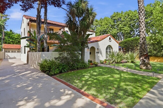 Building Photo - Epic custom remodel on this 1930s Spanish-style home near Downtown Willow Glen!