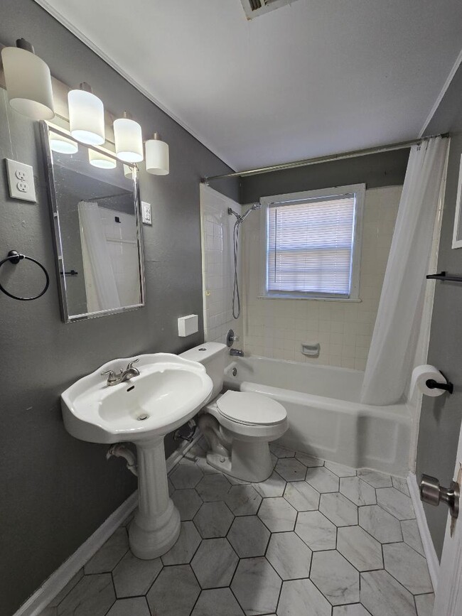 Photo - 405 N 11th St