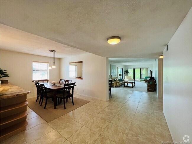 Building Photo - 10044 S Ocean Dr Unit 308 Rental
