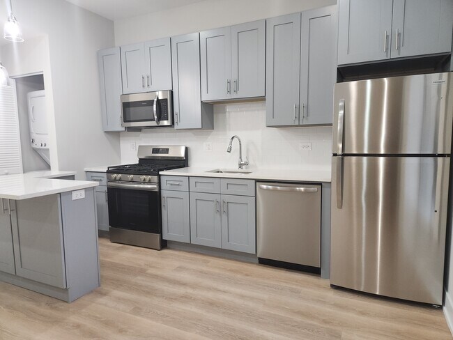 Photo - 441 W Belden Ave Unit 3