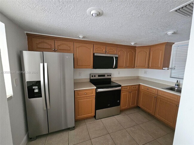 Building Photo - 9375 Fontainebleau Blvd Unit L422