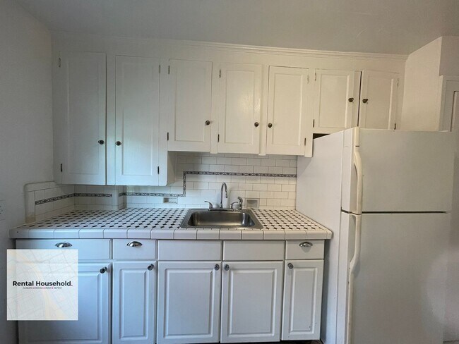 3656 Bedford St Unit 2 (Upper)