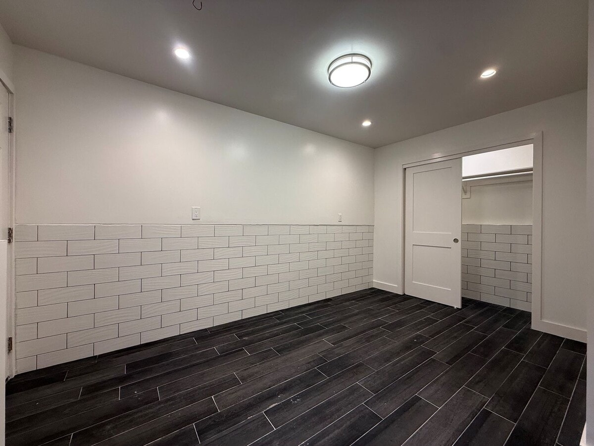 Photo - Entirely renovated studio in a highly convenient location. Unit Rm 5