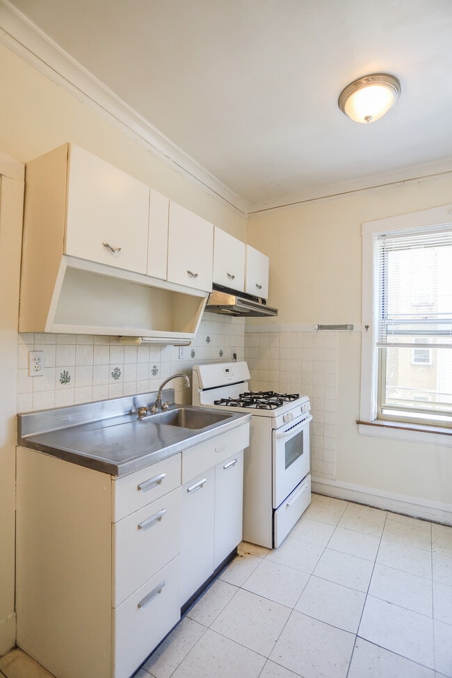 Photo - 7720 N Sheridan Rd Apartment Unit #3C