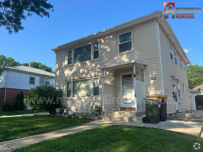 Building Photo - 2528 S 96th St Unit upper Rental