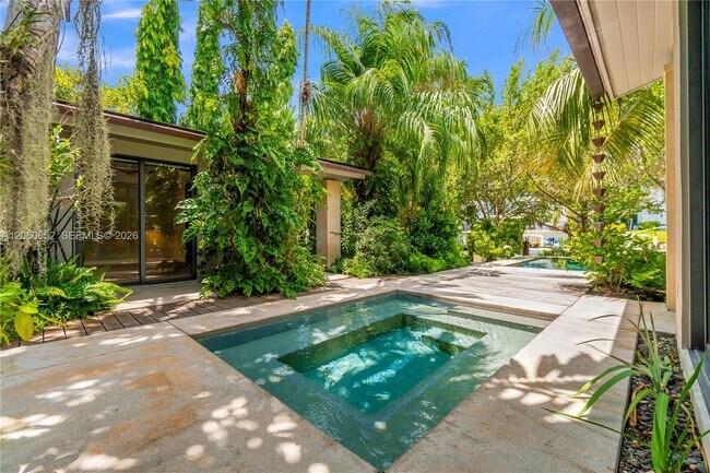 6840 Sunrise Pl