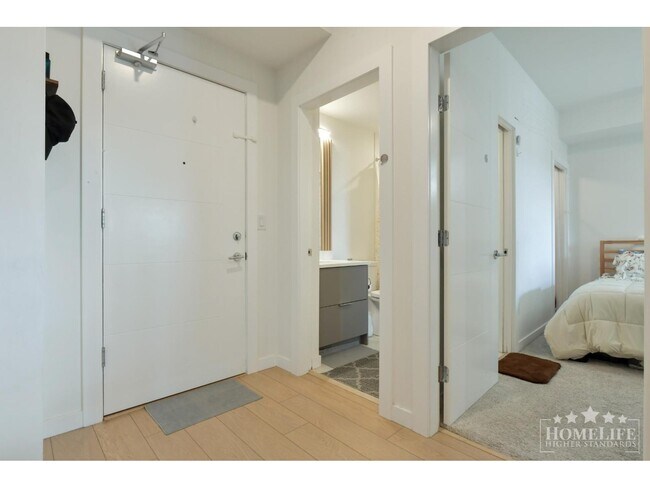 Photo - 20695 Eastleigh Crescent Unit 414