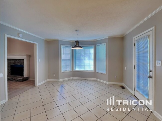 Photo - 1601 Larkwood Dr
