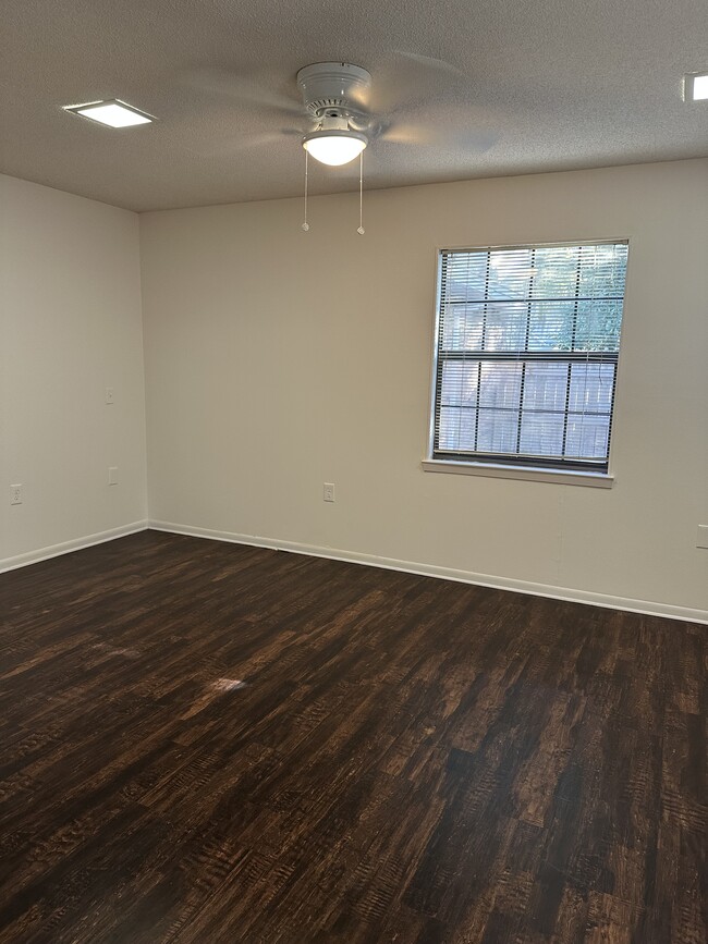 Photo - 96 Yacht Club Dr NE