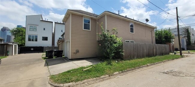 Building Photo - 1426 Ruthven St Rental