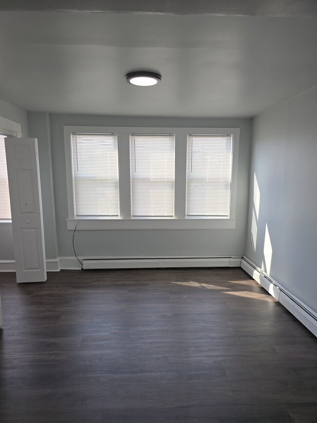 Building Photo - 1930 Magellan Ave Unit B Rental