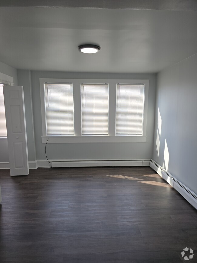 Building Photo - 1930 Magellan Ave Unit B Rental