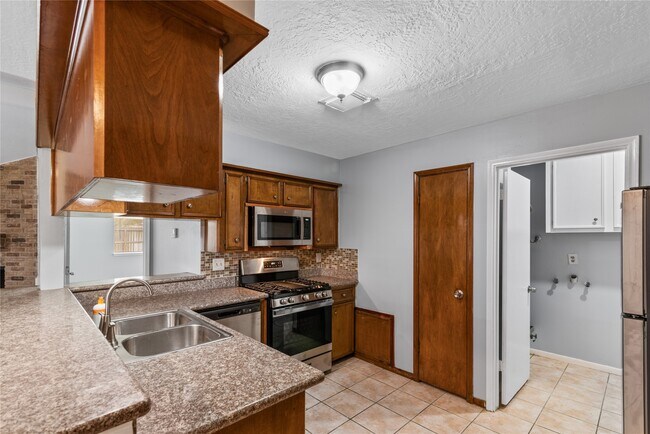 Photo - 710 Cascade Creek Dr