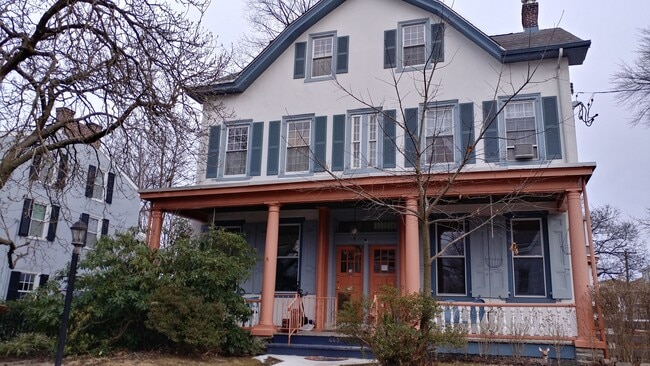 Building Photo - 443 Green Ln Unit Apt A