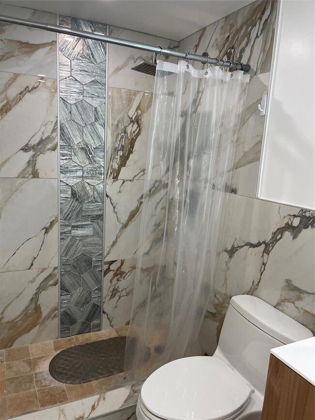 Photo - 1100 Pine Dr Unit 201