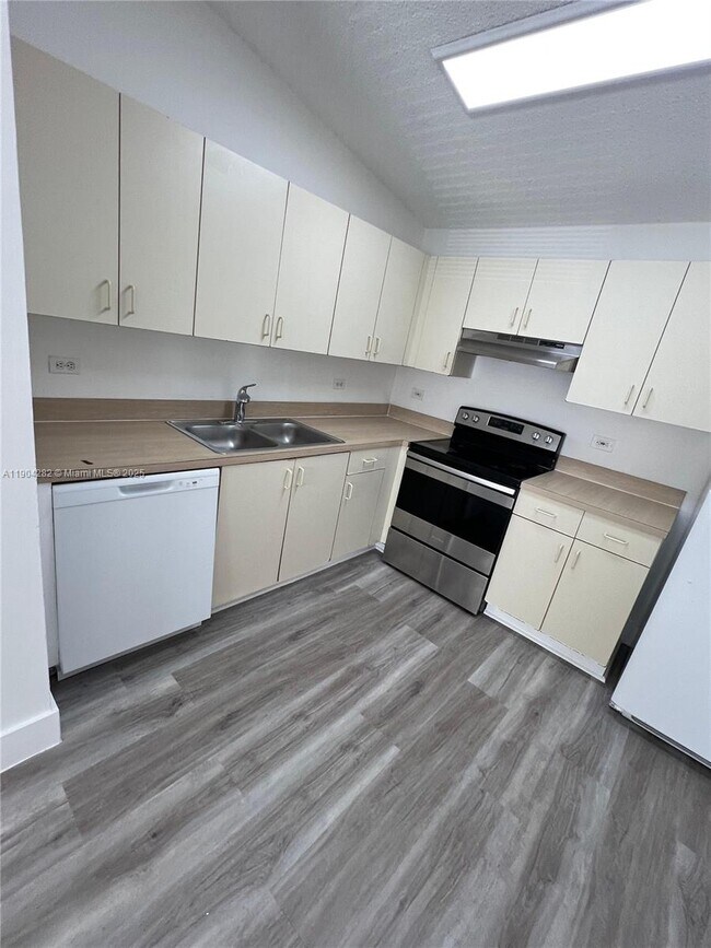 Photo - 3650 N 56th Ave Unit 517